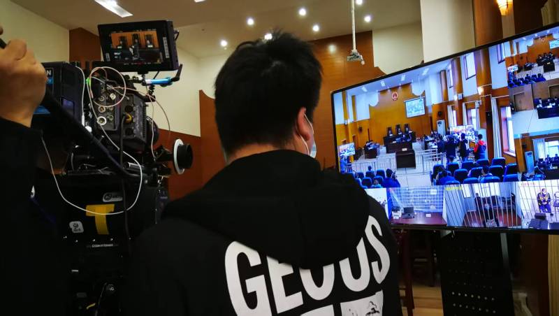 AI生成VS人工创意——三穗县广告片拍摄公司的技术浪漫主义实践